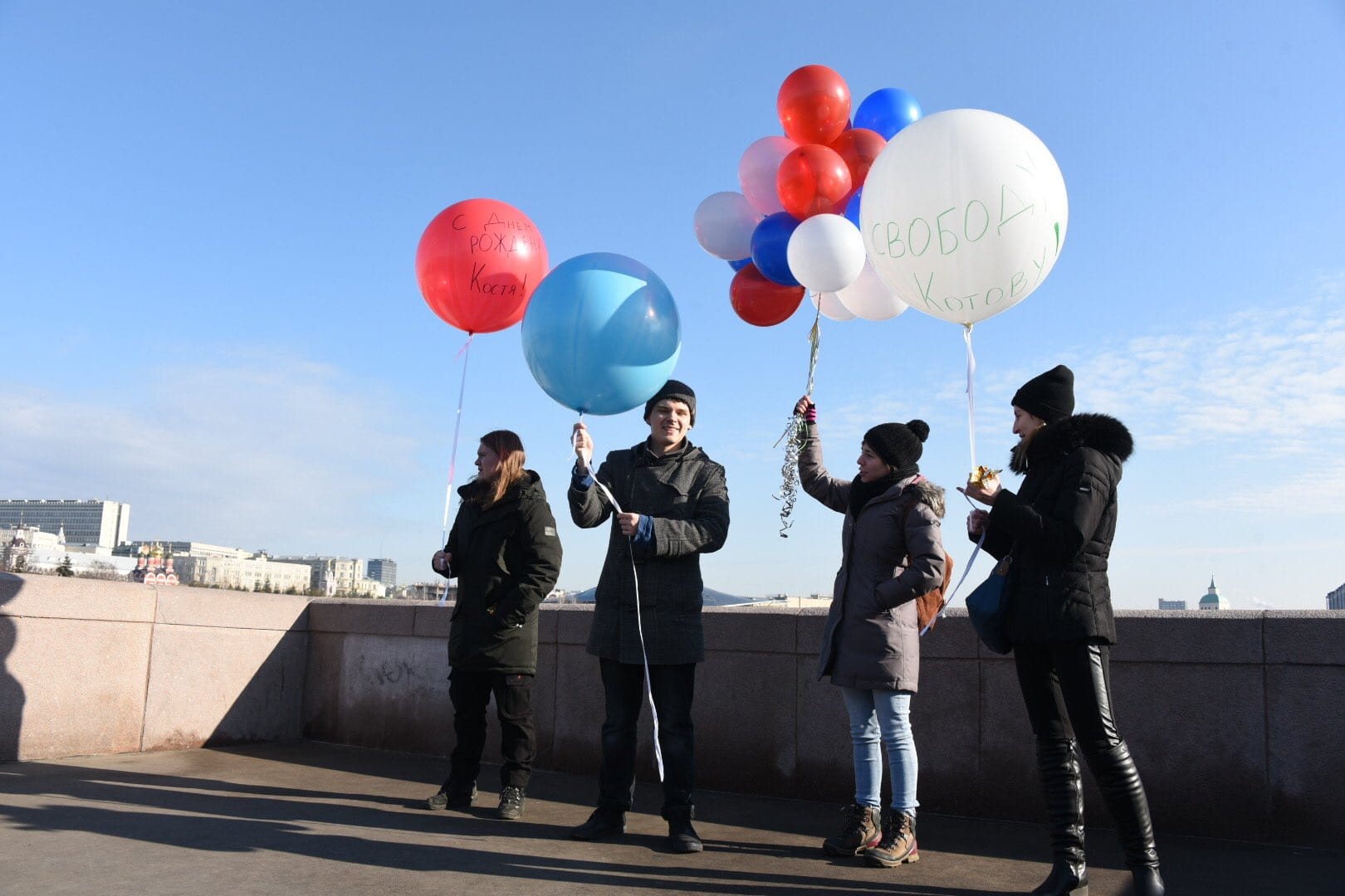 Возле Кремля задержали семь человек, записывающих поздравление фигуранту «московского дела» Константину Котову