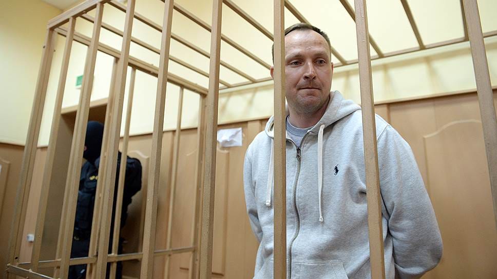 Экс-генералу МВД Сугробову смягчили приговор на 10 лет