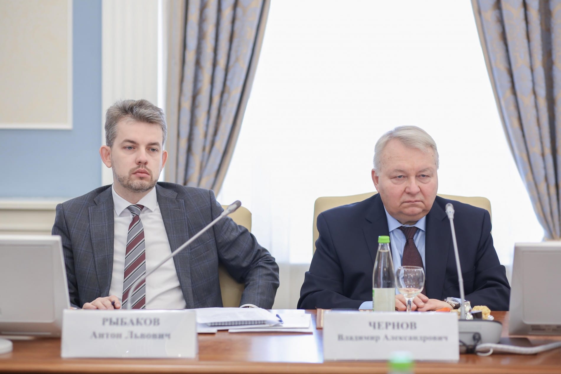 Центр «Досье» назвал кремлевских кураторов Армении и Азербайжана