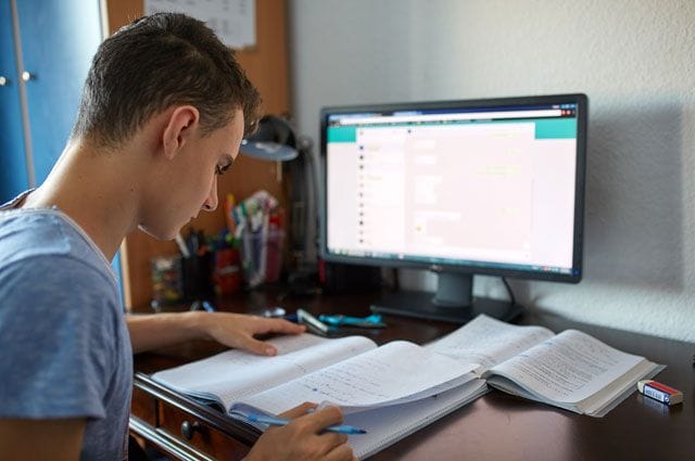 «Школьники — это идеальная пища для силового аппарата» — юрист «Агоры» об «Алгоритме» для слежки за учениками в интернете