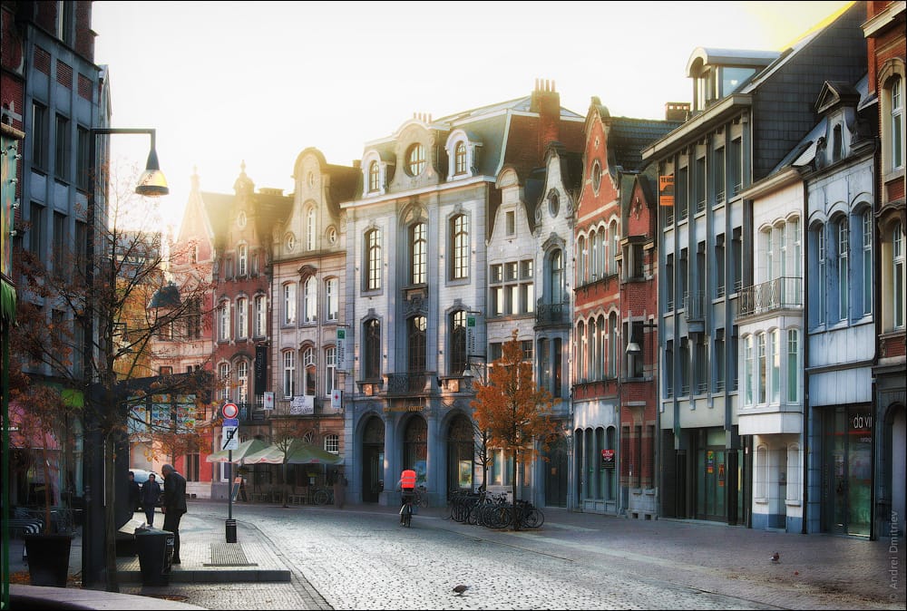 Бельгия вводит комендантский час и закрывает рестораны из-за коронавируса