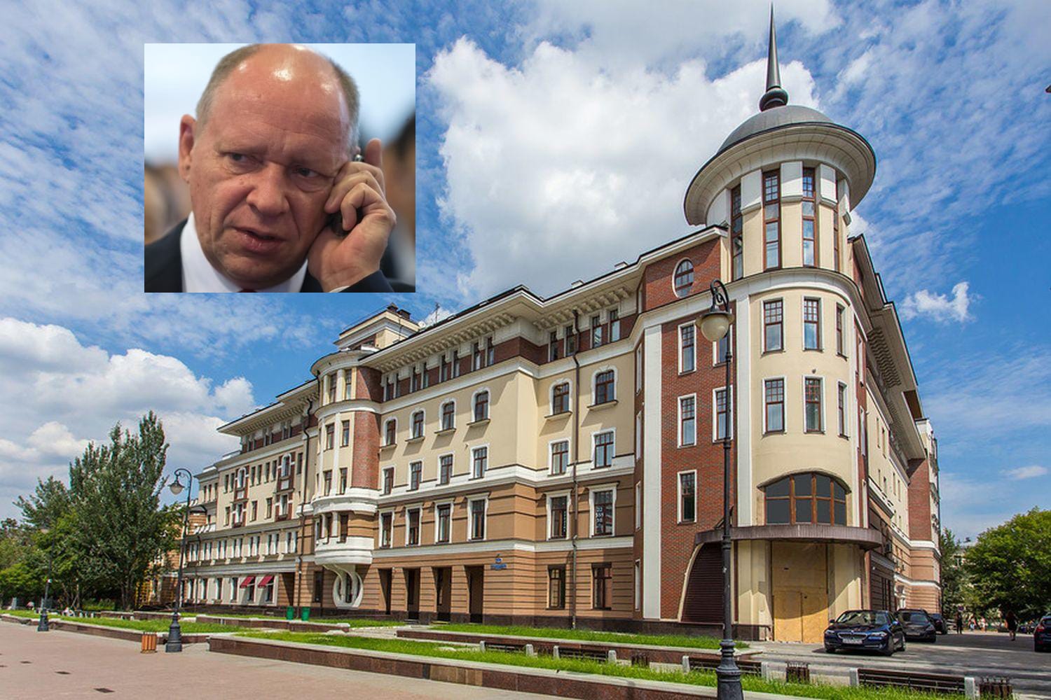 Семейные ценности. Замглавы АП Алексей Громов оформил на 84-летнюю родственницу квартиры за полмиллиарда