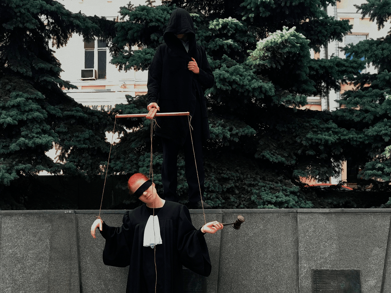 Судья в погонах. Родственники судьи Окуневой, которая примет решение по Навальному, зарабатывают на контрактах с ФСИН и спецслужбами