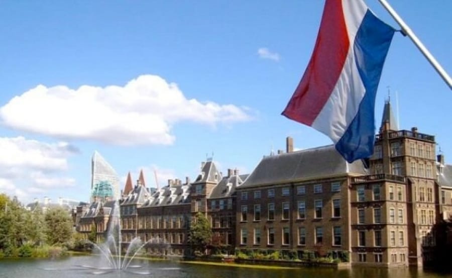 Правительство Нидерландов уходит в отставку из-за скандала с детскими пособиями