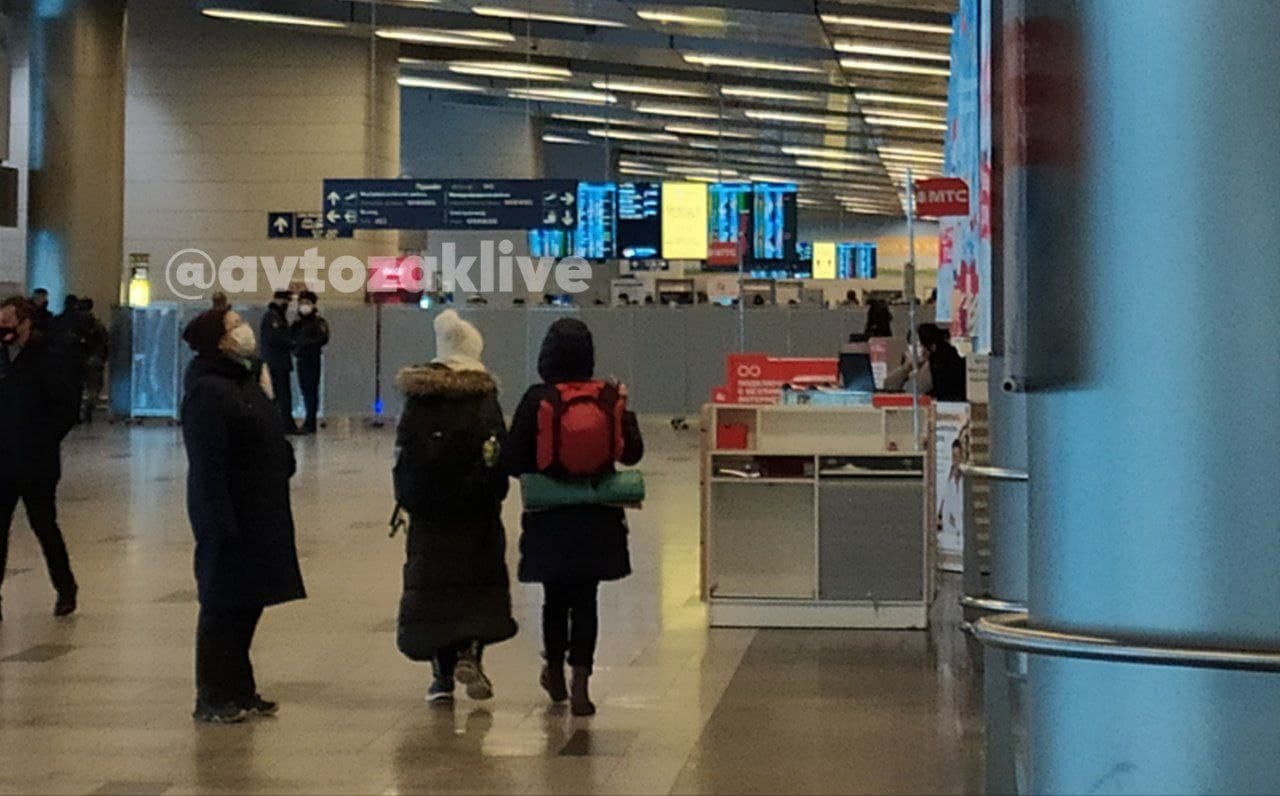В зоне прилета аэропорта Внуково установили ширму, из-за которой не видно, как выходят пассажиры