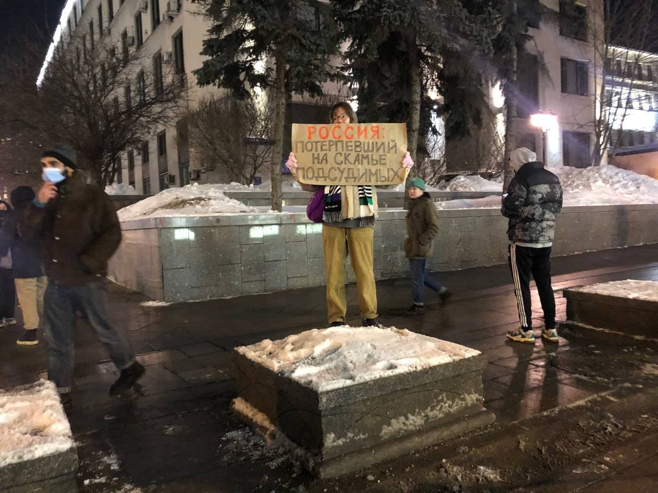 В Москве арестовали почти тысячу человек за участие в протестах