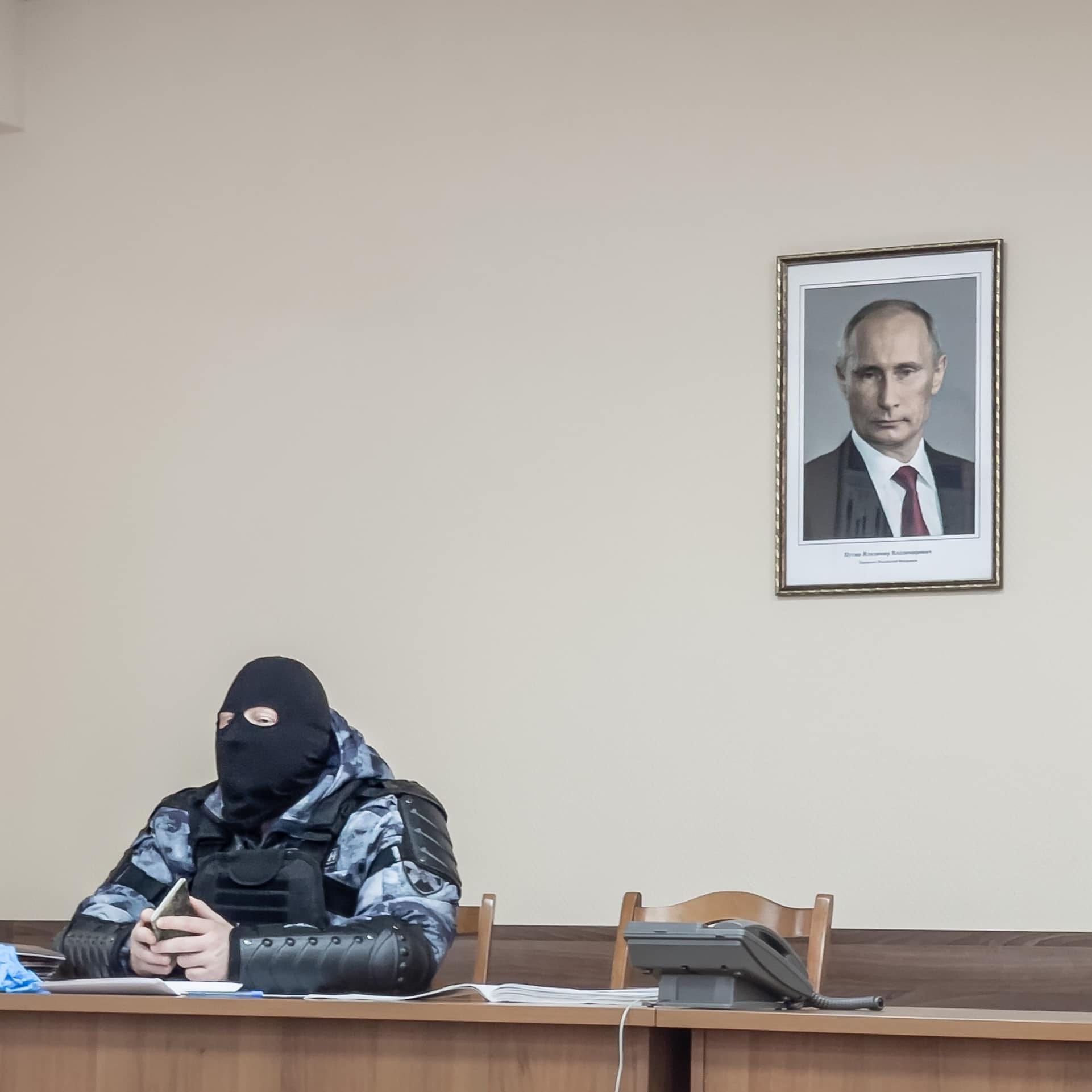 Фотографию Дмитрия Маркова, ставшую символом прошедших акций протеста, продали с аукциона за 2 млн рублей