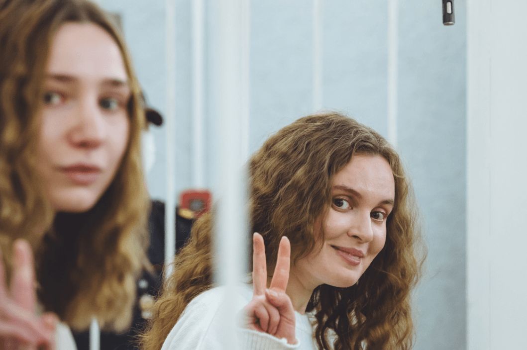 В Минске начался суд над журналистками, которых обвиняют в организации беспорядков из-за стрима со зверствами силовиков. Главное с заседания