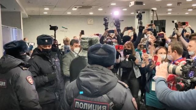 Задержания на форуме мундепов курировала ФСБ в рамках «устрашающей акции» перед выборами в Госдуму — РБК