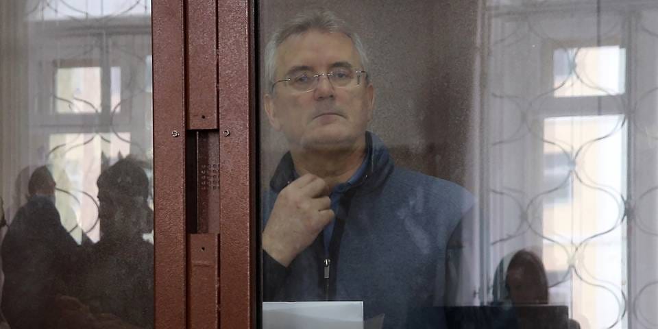 Пара фраз: Взятка на алтарь отечества. Губернатор Белозерцев vs патриотический эндургент