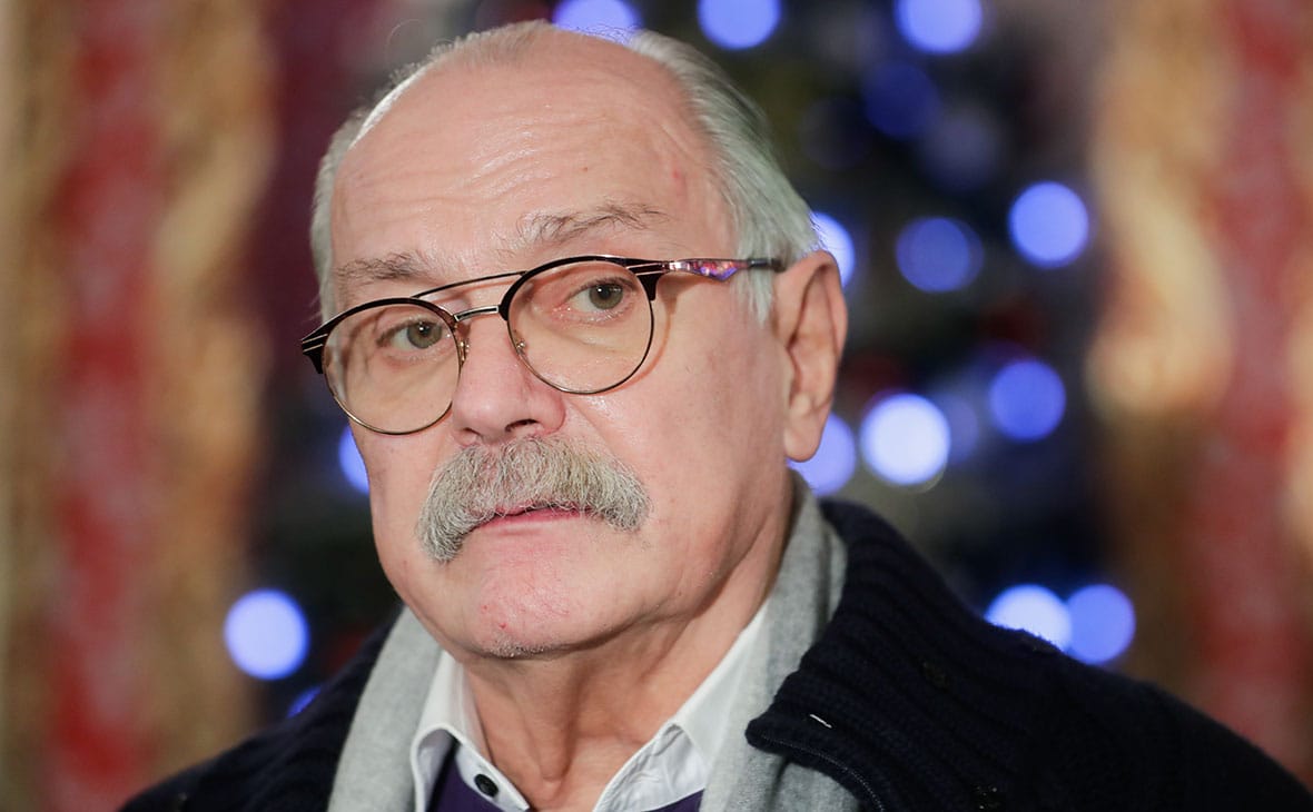 Михалков, который называл вакцинацию «чипированием», сделал прививку от коронавируса