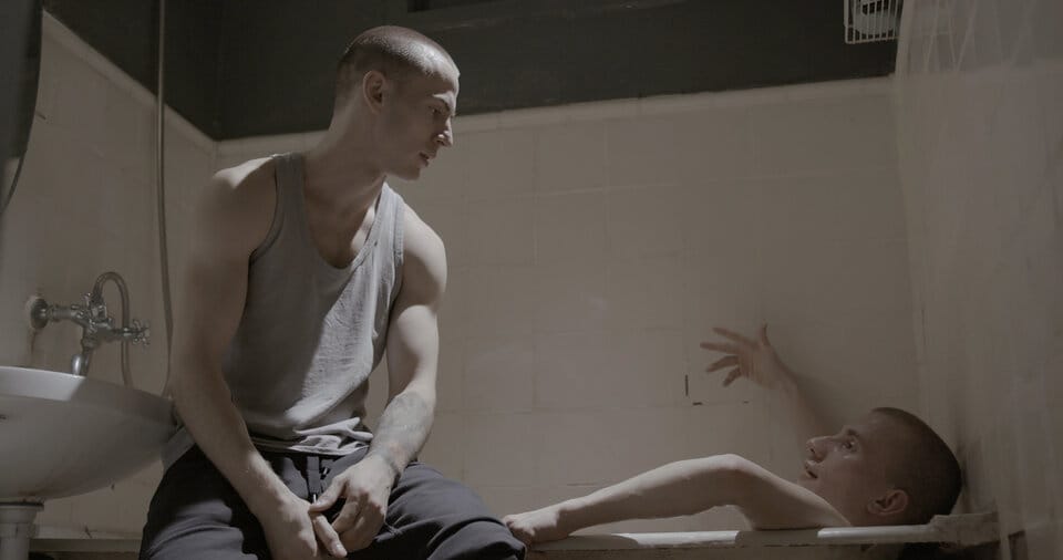 Полиция пришла в отделения «СПИД.Центра» в Москве, Санкт-Петербурге и Нижнем Новгороде из-за жалобы на показ гей-драмы «Фанаты»