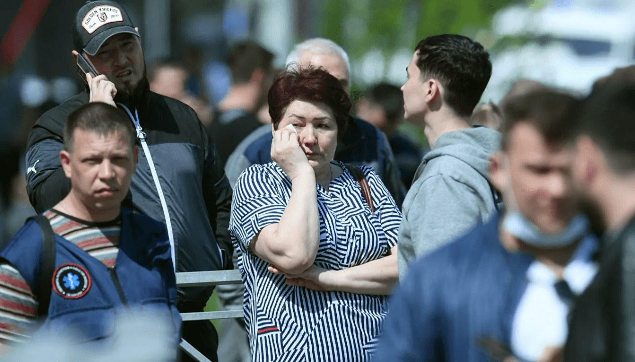 В казанской гимназии помимо стрельбы нападавший устроил один или несколько взрывов. Что об этом известно