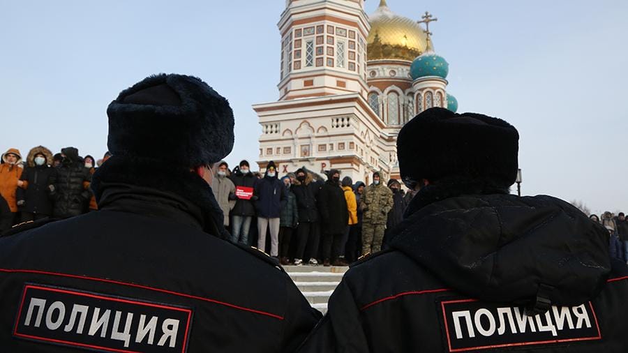 В Омске полиция потребовала взыскать со сторонников Навального почти полмиллиона рублей за работу в выходные на акции 23 января