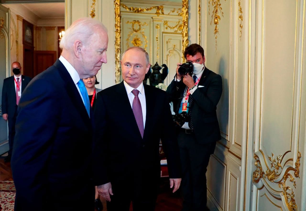 Байден предупредил Путина о разрушительных последствиях для России в случае гибели Навального