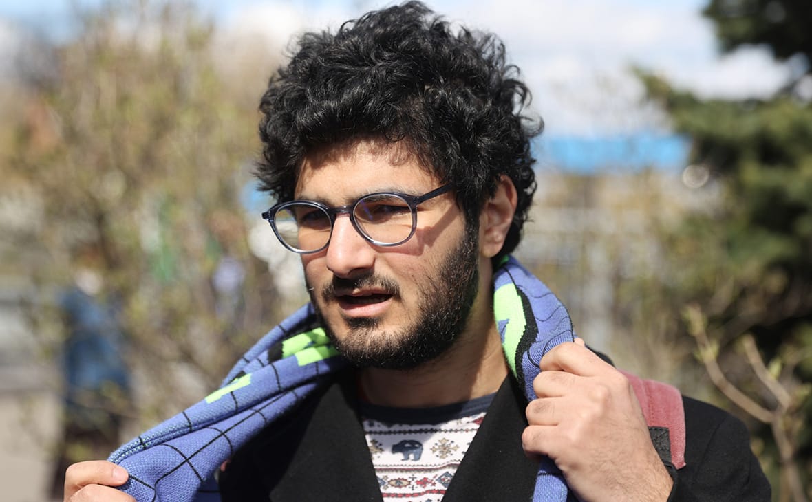 Следователь отказался отпустить редактора DOXA на вакцинацию от ковида