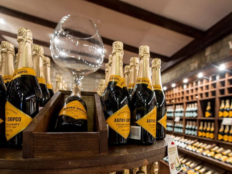 Акции российской алкогольной компании «Абрау-Дюрсо» подорожали на 7,7% на фоне приостановки поставок от Moët Hennessy