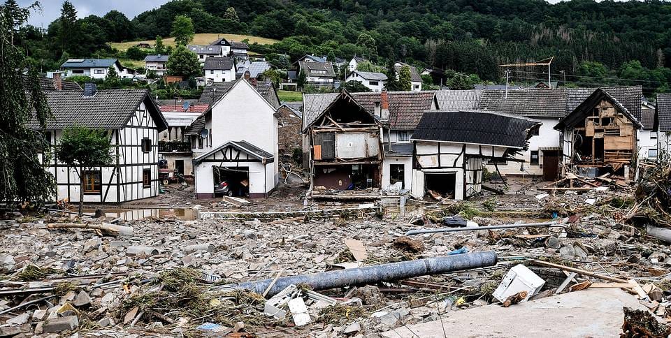 Число жертв наводнения в Германии превысило 130 человек