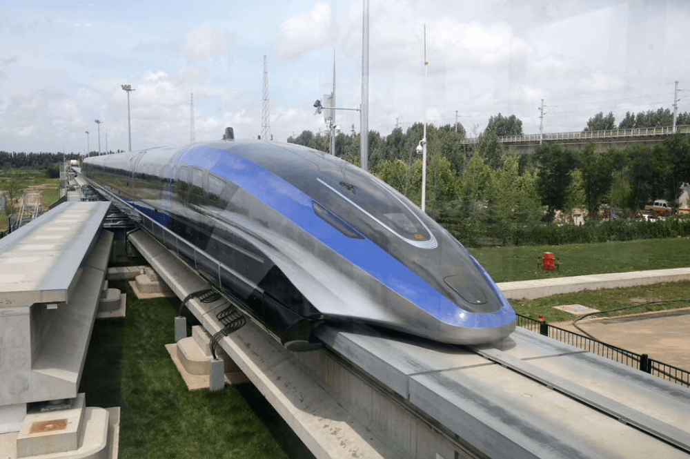 Китай представил поезд на магнитной подвеске, способный развивать скорость до 600 км/ч