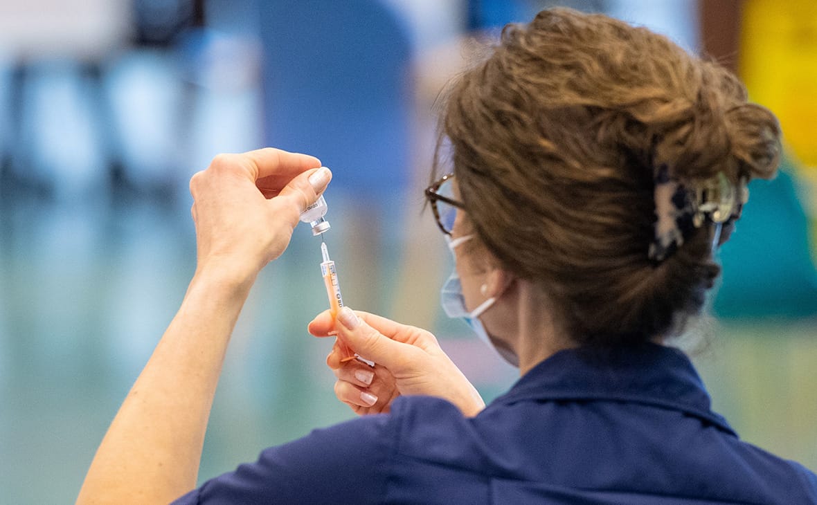 Власти Австралии подтвердили два новых случая смерти, связанных с применением вакцины AstraZeneca