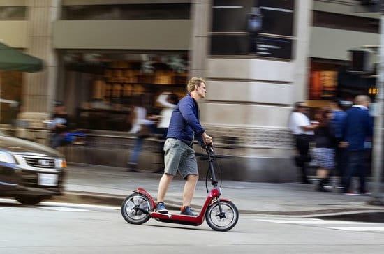 В России за полгода произошло 180 аварий с электросамокатами — МВД