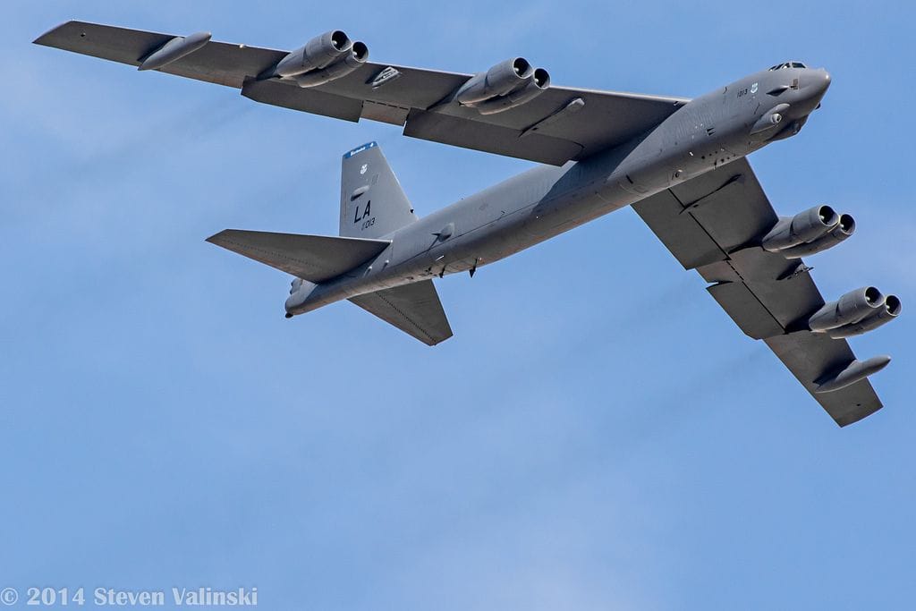 Власти США направили в Афганистан бомбардировщики B-52 для борьбы с боевиками «Талибана»