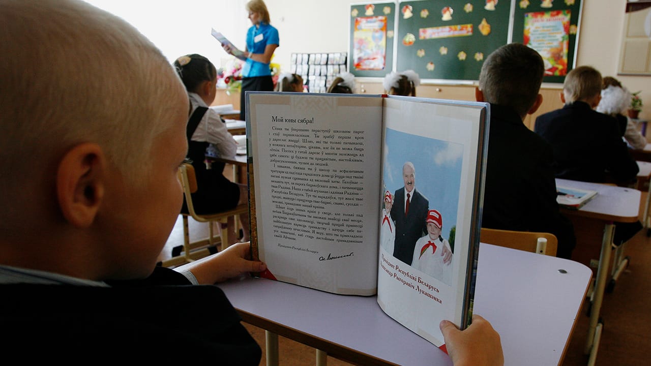 Из школьной учебной программы в Белоруссии пропали произведения Набокова, Солженицына и Алексиевич