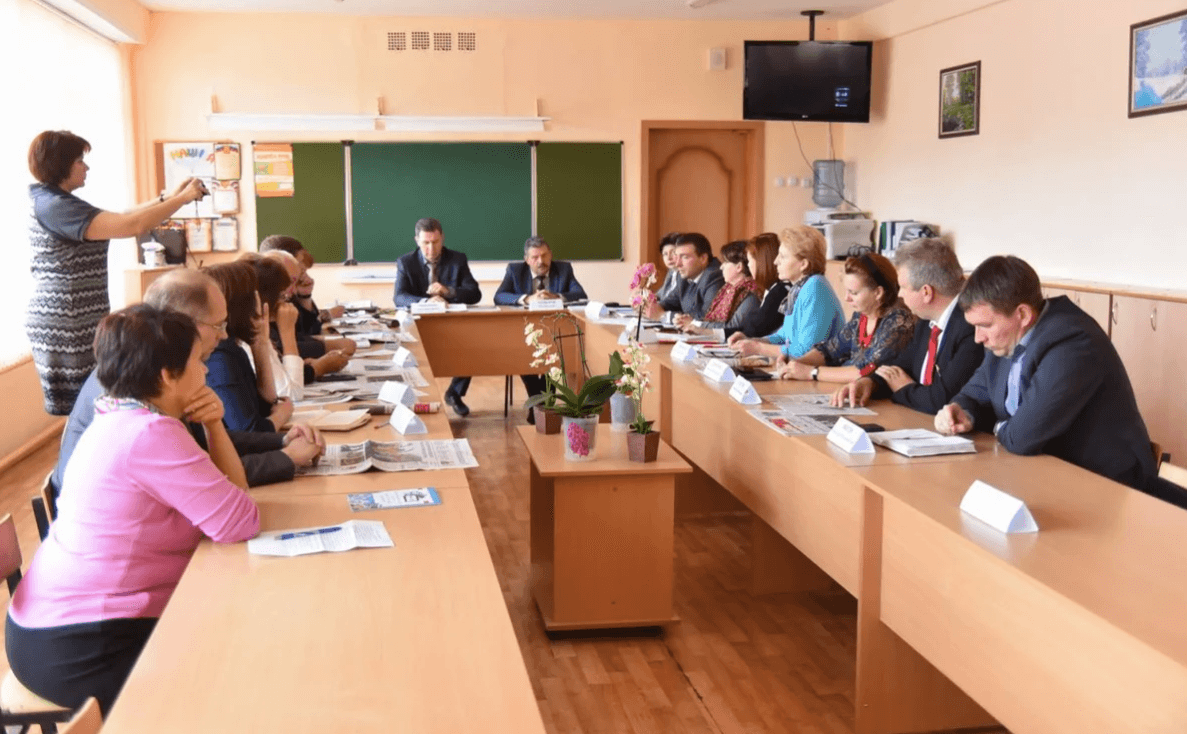 Власти планируют принудительно перевести бюджетников на российские мессенджеры к 2022 году — «Коммерсантъ»