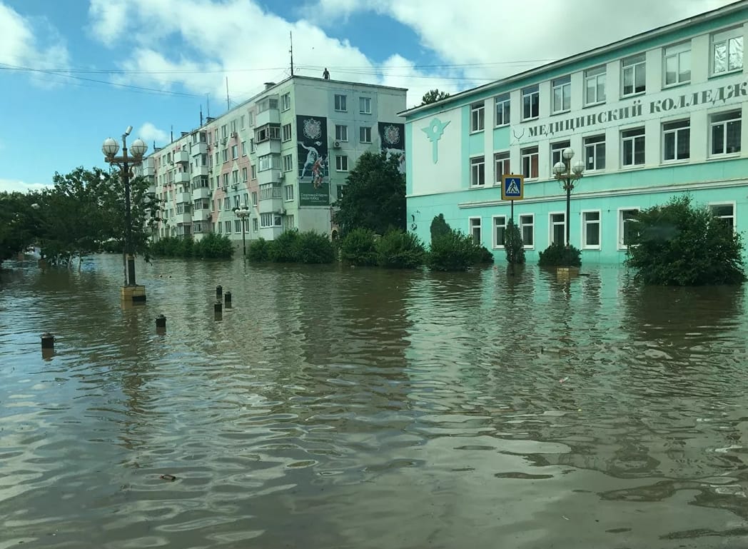 В затопленных дождями районах Керчи началась эвакуация жителей