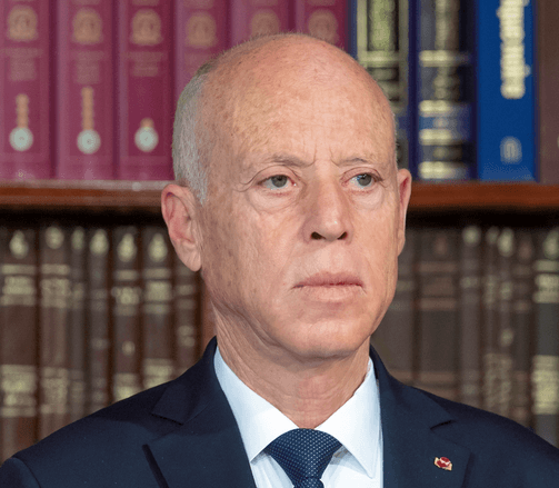 Президент Туниса, «заморозивший функции» парламента, решил внести поправки в Конституцию