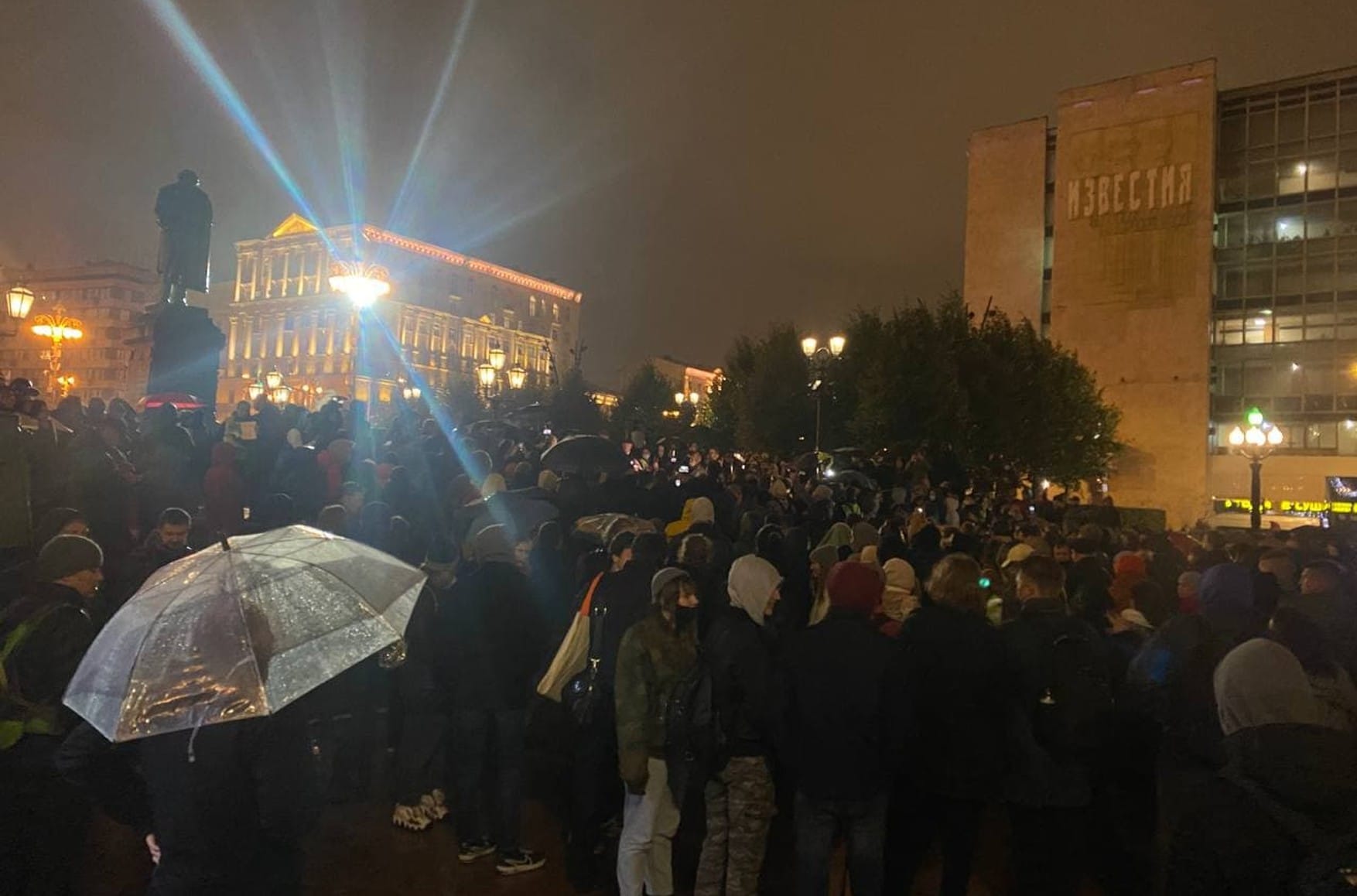 Полиция пришла к участникам митинга КПРФ против результатов выборов в Госдуму и журналистам, освещавшим акцию. Есть задержанные 
