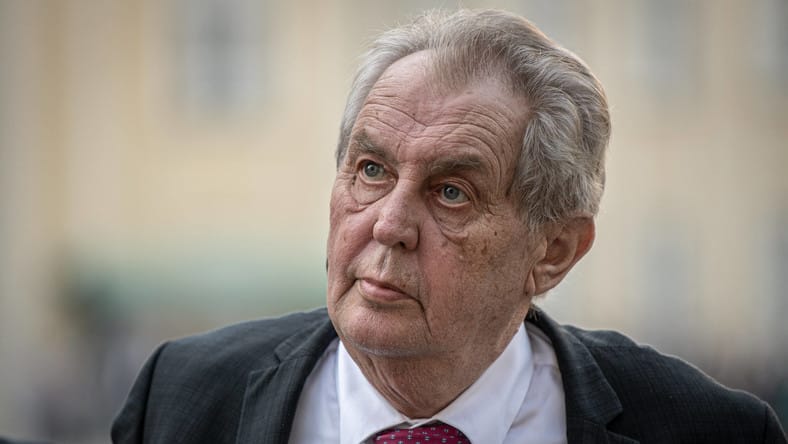 Президента Чехии Земана, который должен сыграть ключевую роль в формирования правительства, экстренно госпитализировали в Праге 