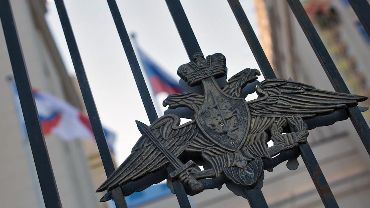 В Москве бывший замглавы отдела Минобороны приговорен к пяти годам строгого режима за взятку