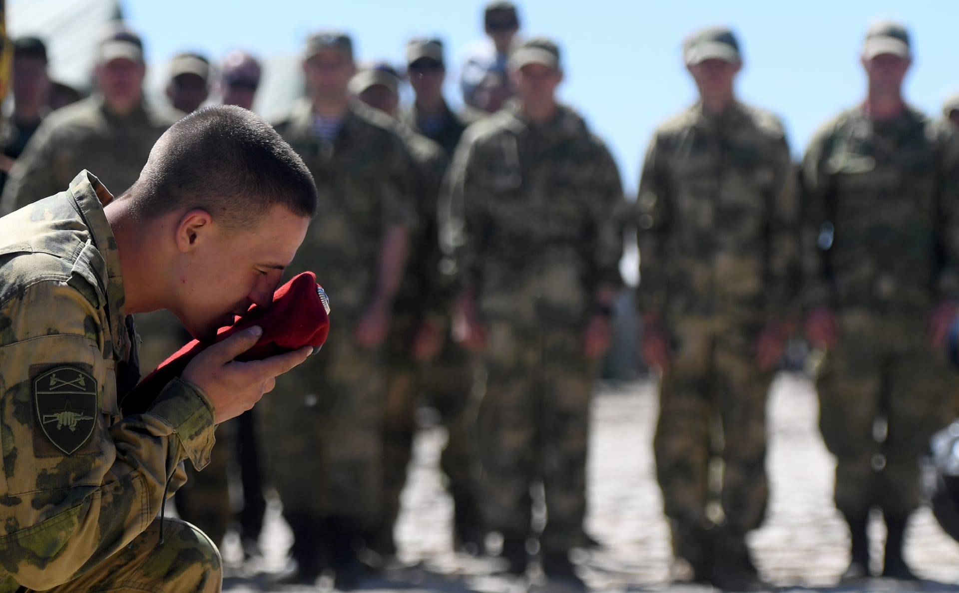 Корреспондент «КП» Коц сообщил о массовой драке во время экзамена на краповый берет. Чеченцев на марш-бросок якобы подвозили на машинах