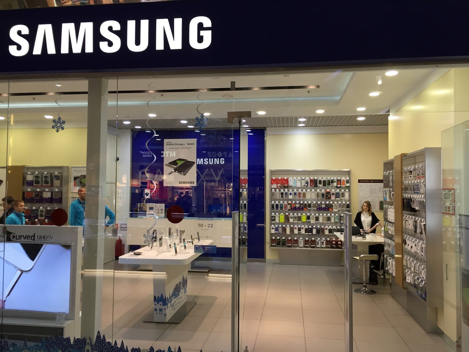 Арбитражный суд РФ запретил продажу 61 модели смартфонов Samsung