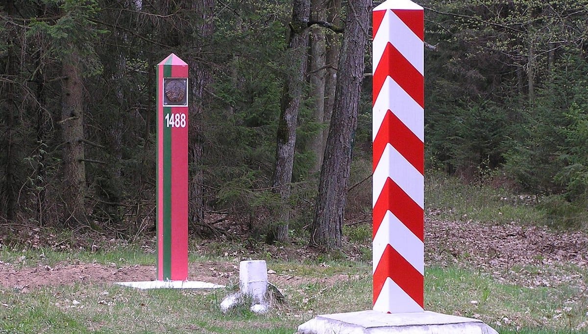 МИД Франции: Родственники Лукашенко целенаправленно организуют поездки мигрантов к границам со странами ЕС