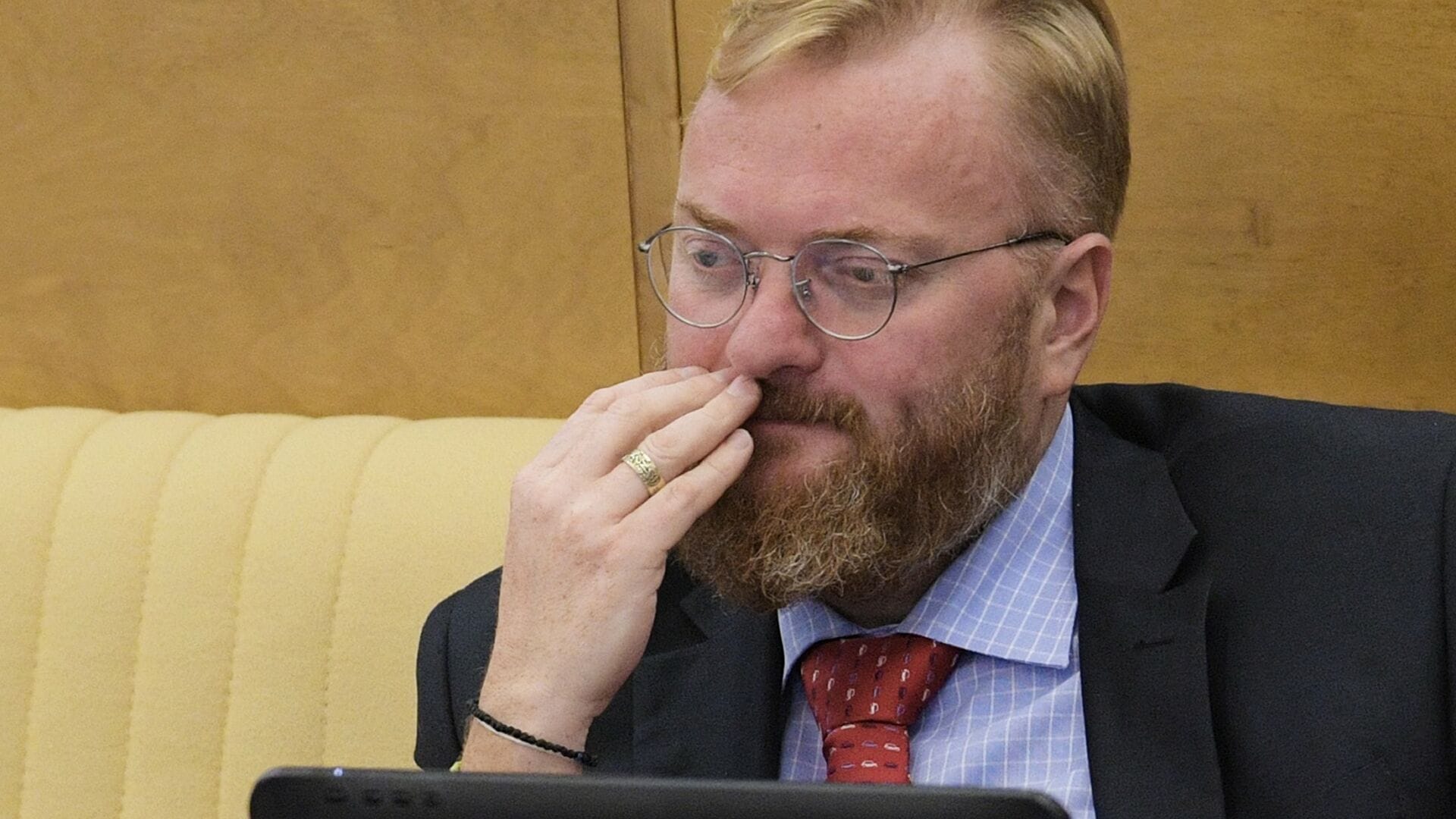 Полиция заставила создателя просветительского сайта Антропогенез.ру объяснить отсутствие на ресурсе детского порно. Этого потребовал Милонов