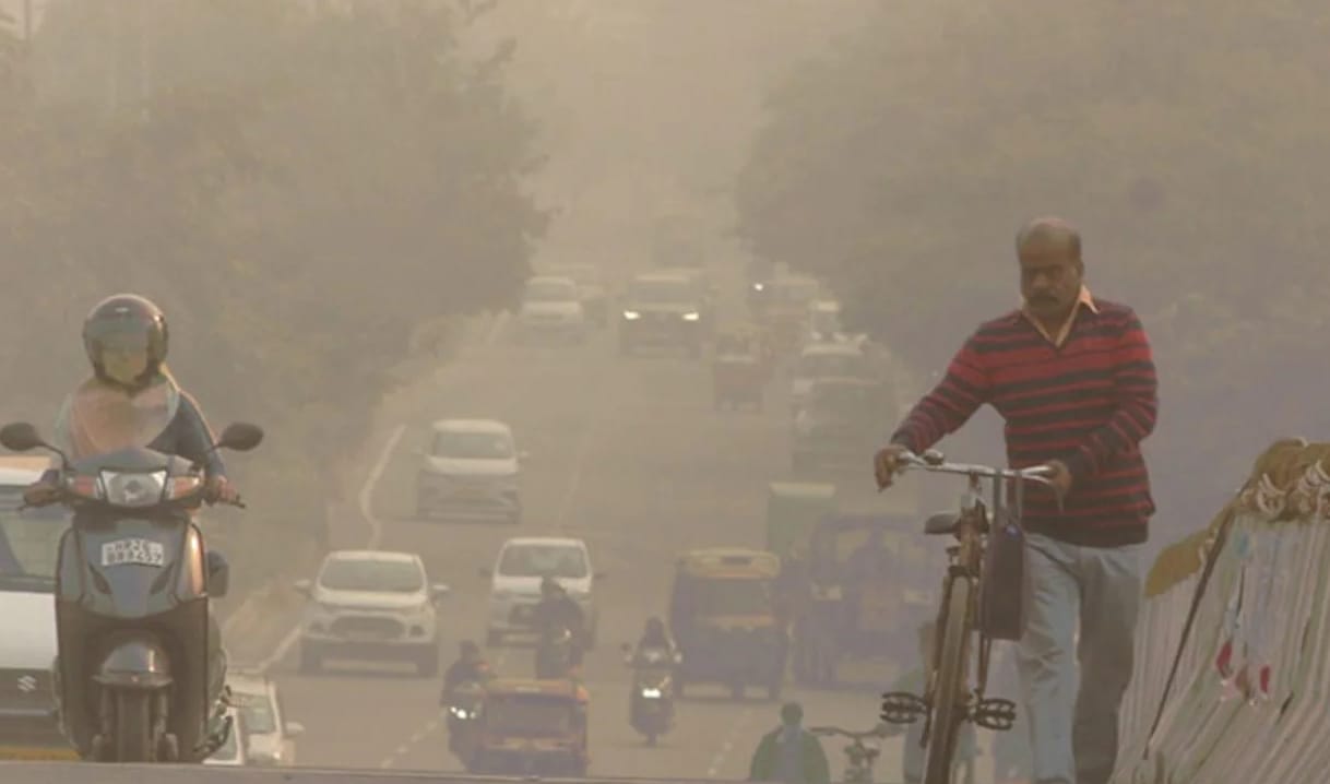 Власти Дели закроют школы из-за опасного загрязнения воздуха 