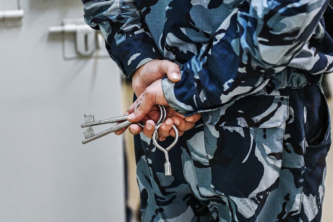 Трое заключенных новосибирского СИЗО-1 рассказали об издевательствах со стороны сотрудников ФСИН