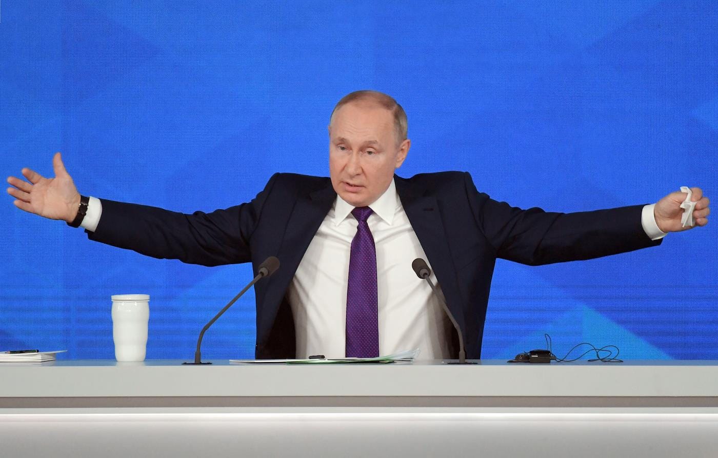 Ленин придумал Украину, НАТО нравятся предложения Кремля, уровень жизни растет. 9 фейков Путина на пресс-конференции