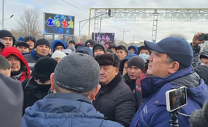 «Жанаозен — увеличительное стекло, отражающее проблемы почти всех регионов». Почему протесты на западе Казахстана могут охватить всю страну