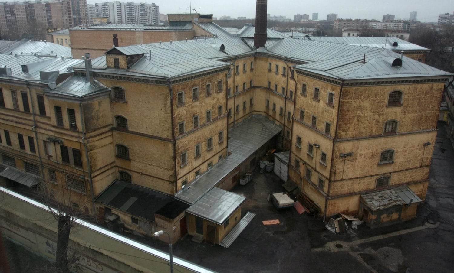 «ФСБ полностью возвращает СИЗО под свой контроль». Почему следователь Свинолуп возглавил изолятор «Лефортово»