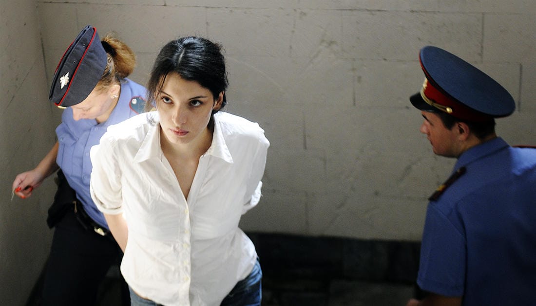 ВС РФ сократил срок лишения свободы Евгении Хасис, осужденной за убийство Маркелова и Бабуровой