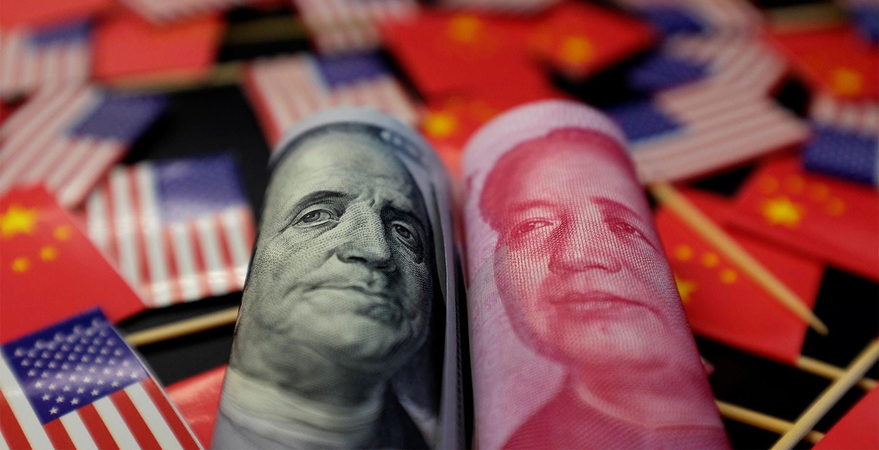 Фейк Медведева: в случае запрета на операции с долларом и евро Россия безболезненно перейдет на расчеты в юанях