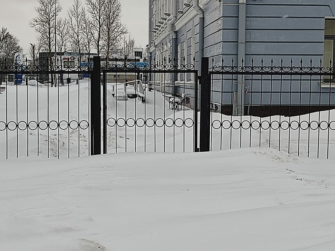 В Санкт-Петербурге судья и прокурор из-за неубранного снега не смогли попасть в суд и арестовать задержанного 