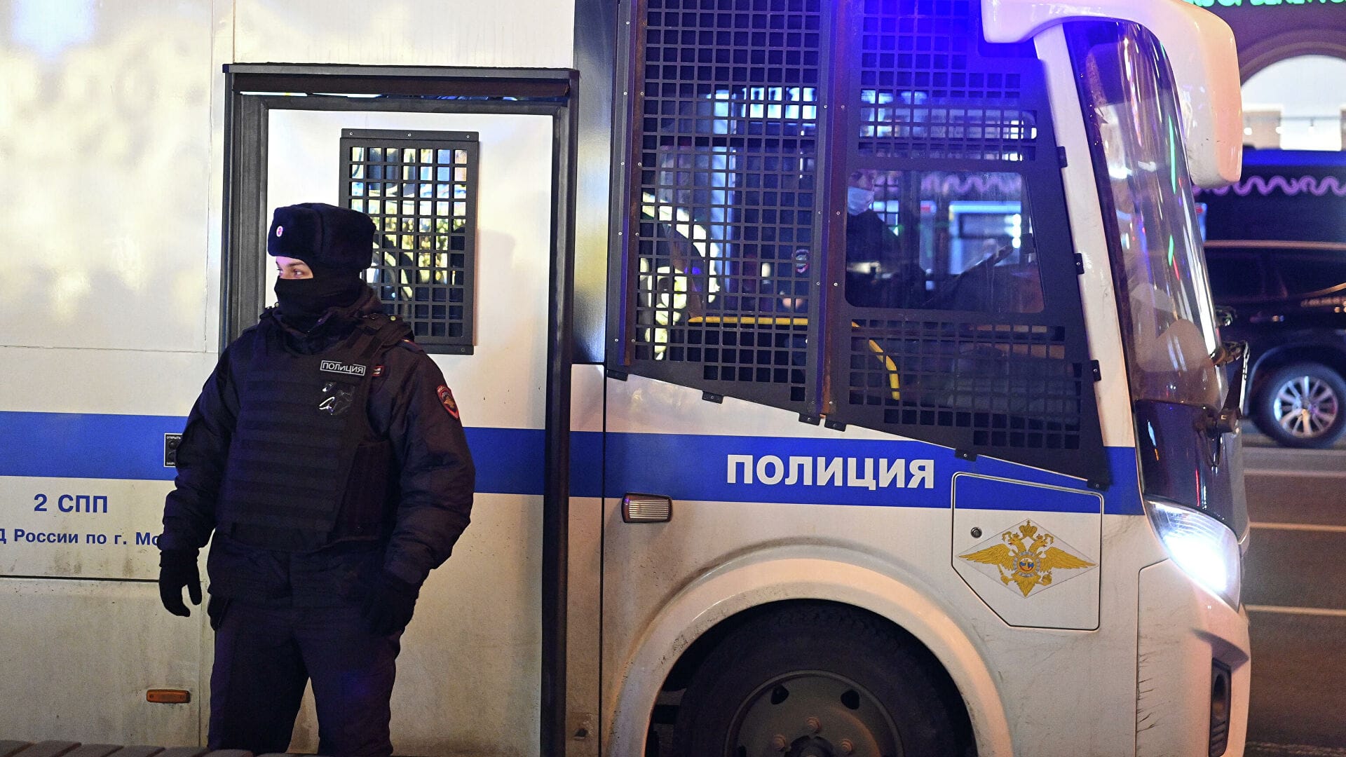 Задержанная участница протестов рассказала об избиении полицейскими в московском ОВД