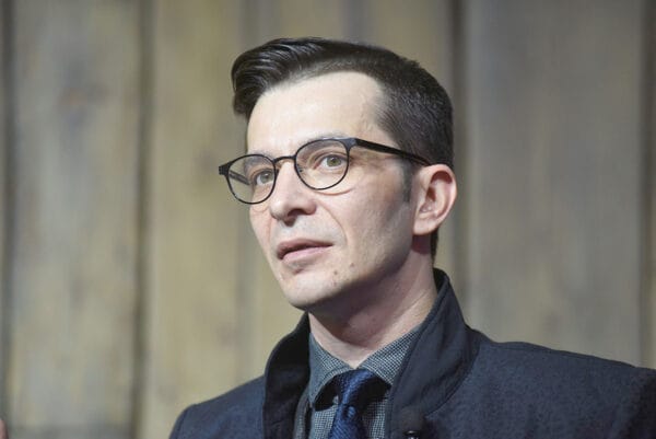 Арбитражный суд Петербурга удовлетворил иск телеведущего Андрея Курпатова о взыскании 11 млн рублей с отправленного в СИЗО экс-любовника