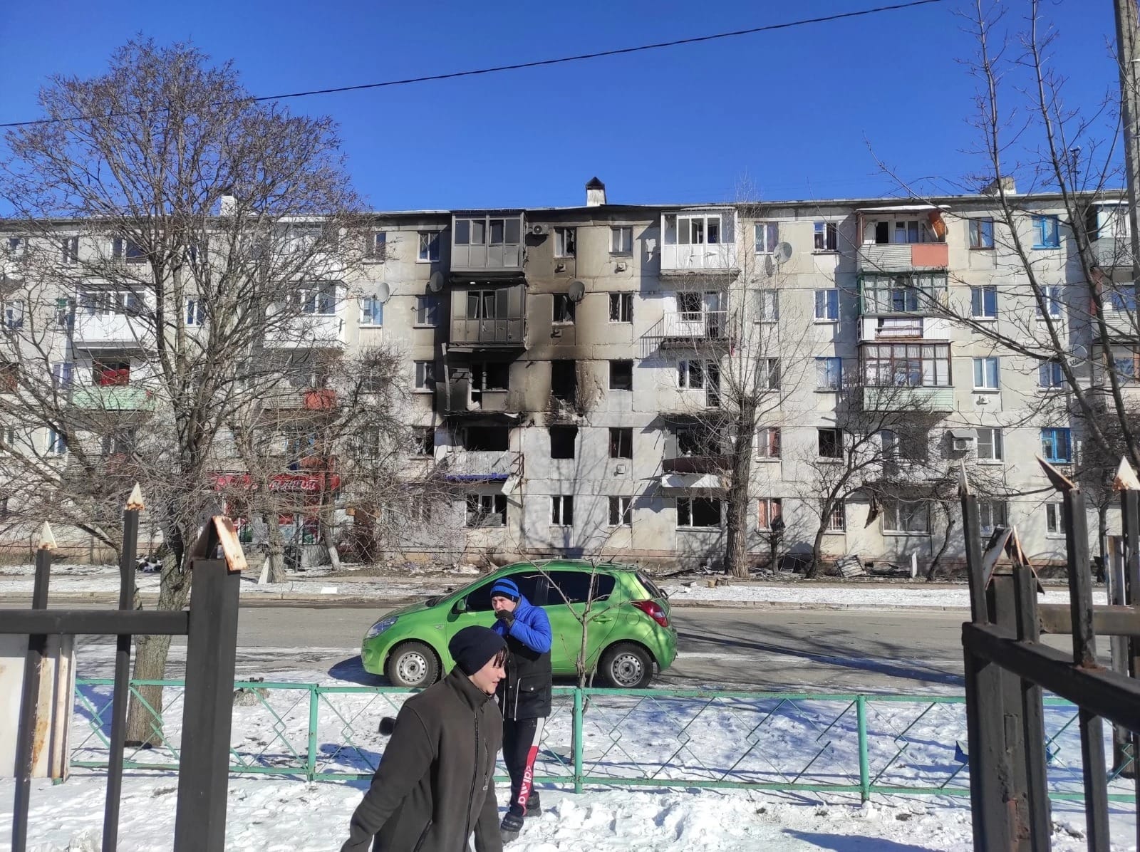 Насильно вывезенные в Луганск украинцы устроили митинг с требованием вернуть их домой