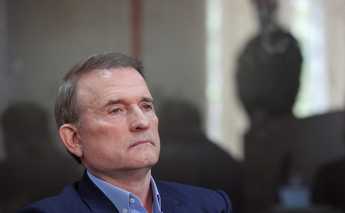 В Украине арестовали имущество кума Путина Медведчука и его жены: 26 автомобилей, 30 участков, 23 дома, 32 квартиры, 17 паркомест и яхту