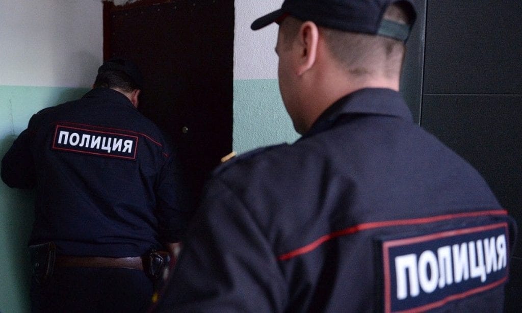 В Великом Новгороде задержали активиста Романа Максимова по делу движения «Весна». Его доставили в Москву 
